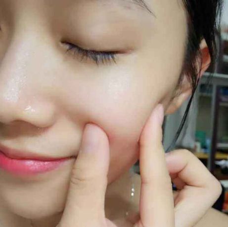 乳液用完有黏腻的感觉怎么办,擦乳液觉得油腻正常吗