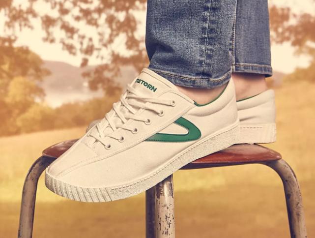 这双“穿越”百年的小白鞋，真想穿到地老天荒