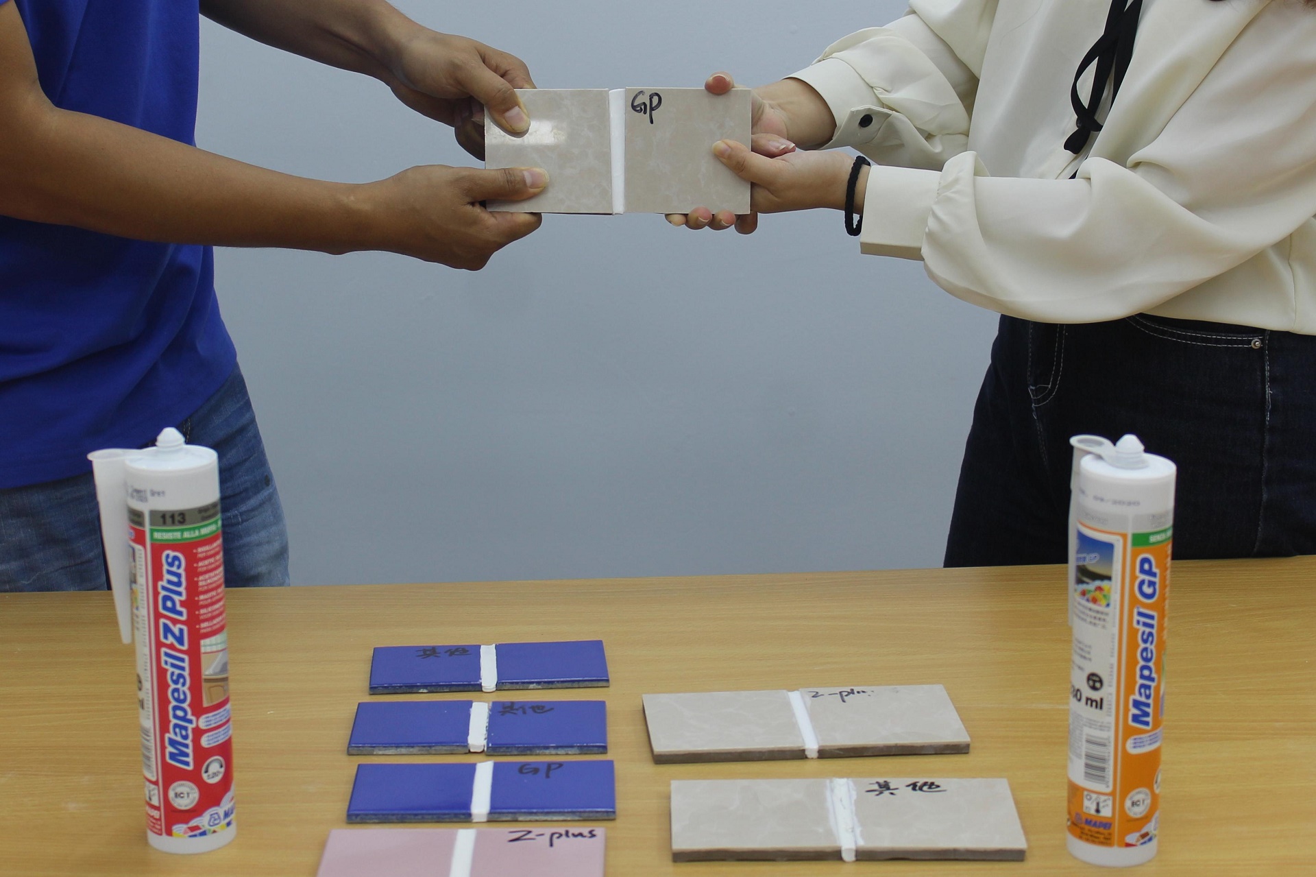 雷帝密封胶和马贝密封胶哪个好,马贝防霉玻璃胶