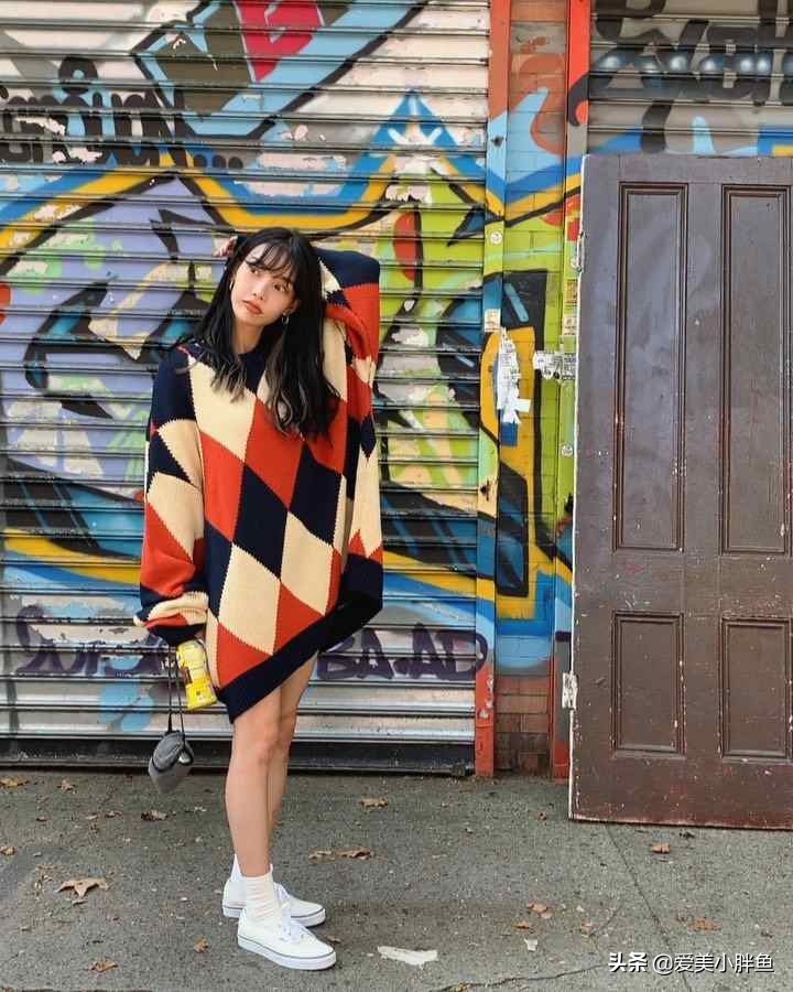 宽松毛衣如何显腿长,宽松版型毛衣又大又肥怎样解决呢