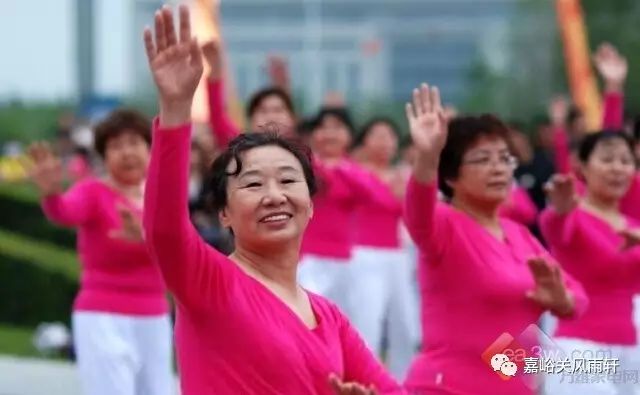 童年的游戏现代诗,童年的游戏让人无限回味