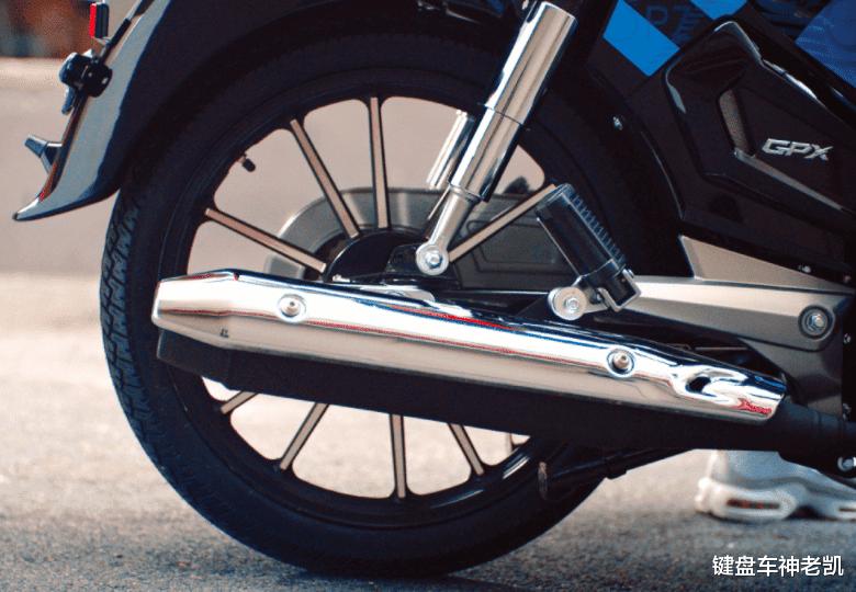 在能买到本田幼兽的东南亚，也有皮尺版的GPXPopz110