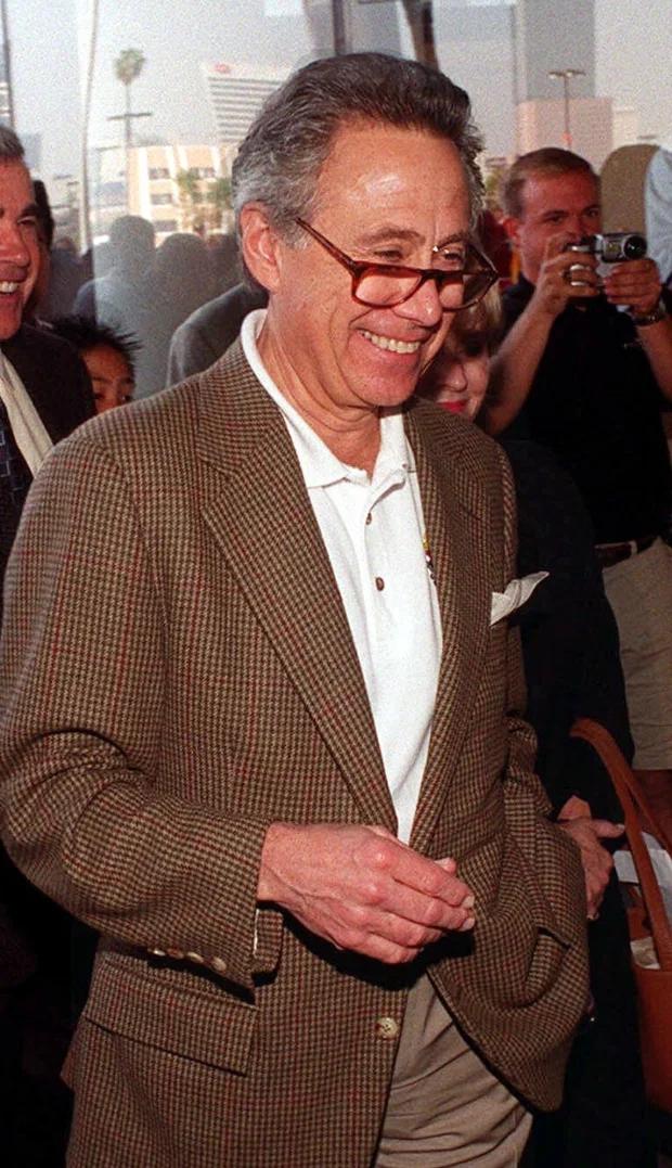 苏宁老板张近东足球,十大收入最高的足球俱乐部老板