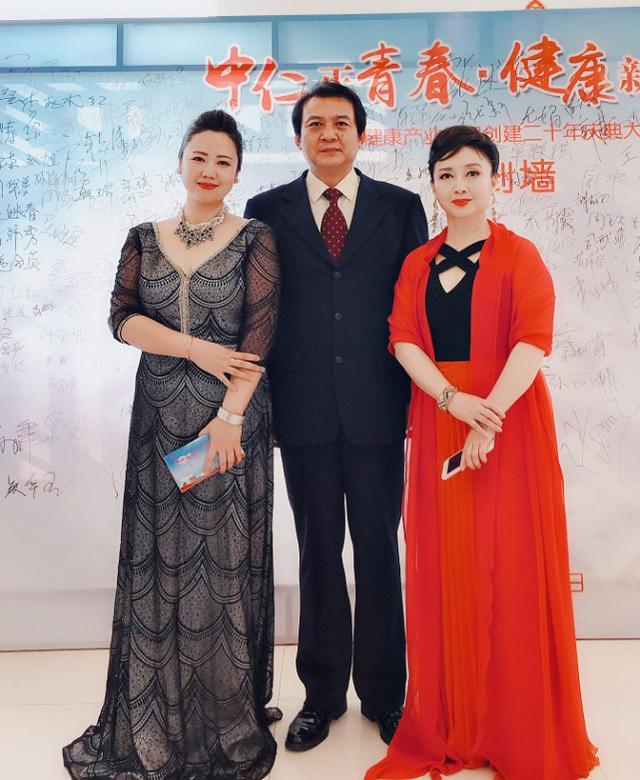 魏慧丽老年图片,魏慧丽69岁依然光彩照人