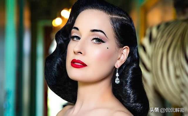 梦露和赫本谁名气大,梦露和赫本经典照片