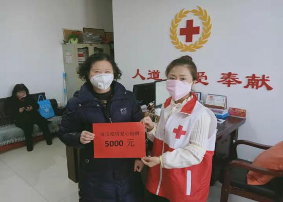 鱼婉丽：抗疫战场的爱心“小蜜蜂”