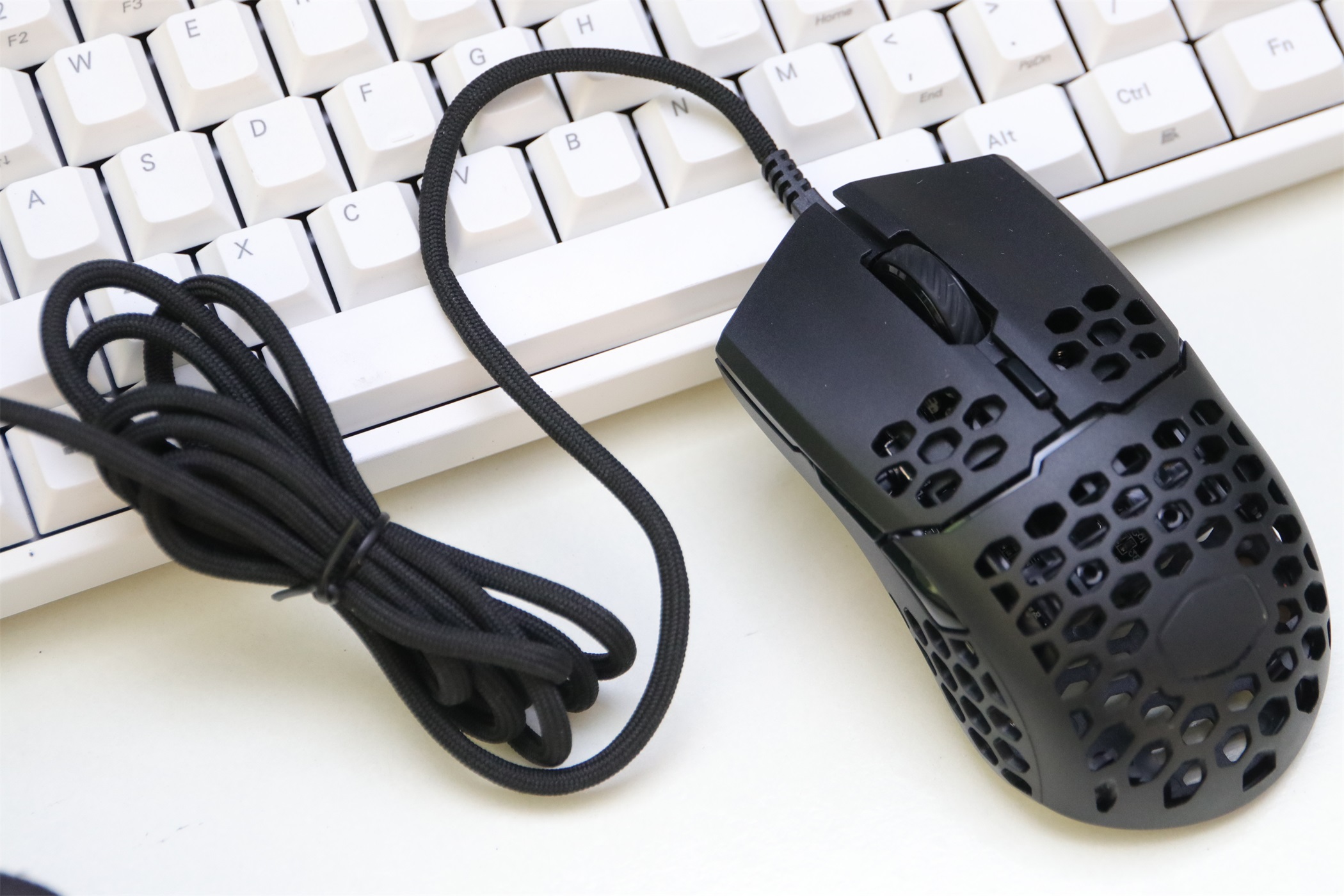 轻量化鼠标性价比推荐,200到300无线轻量化鼠标