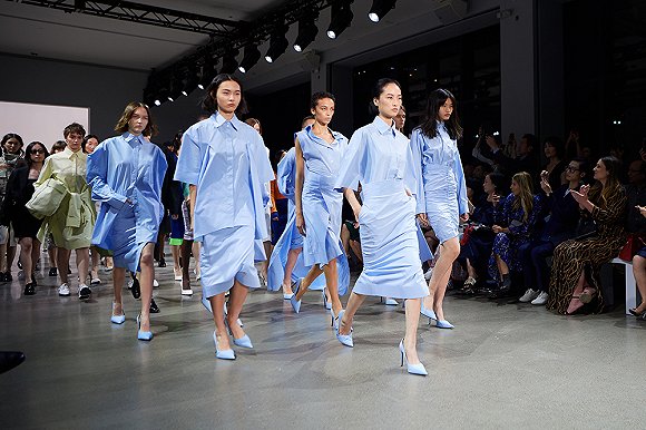 初入职场的女性对衣服的选择,职场应该穿什么衣服女生