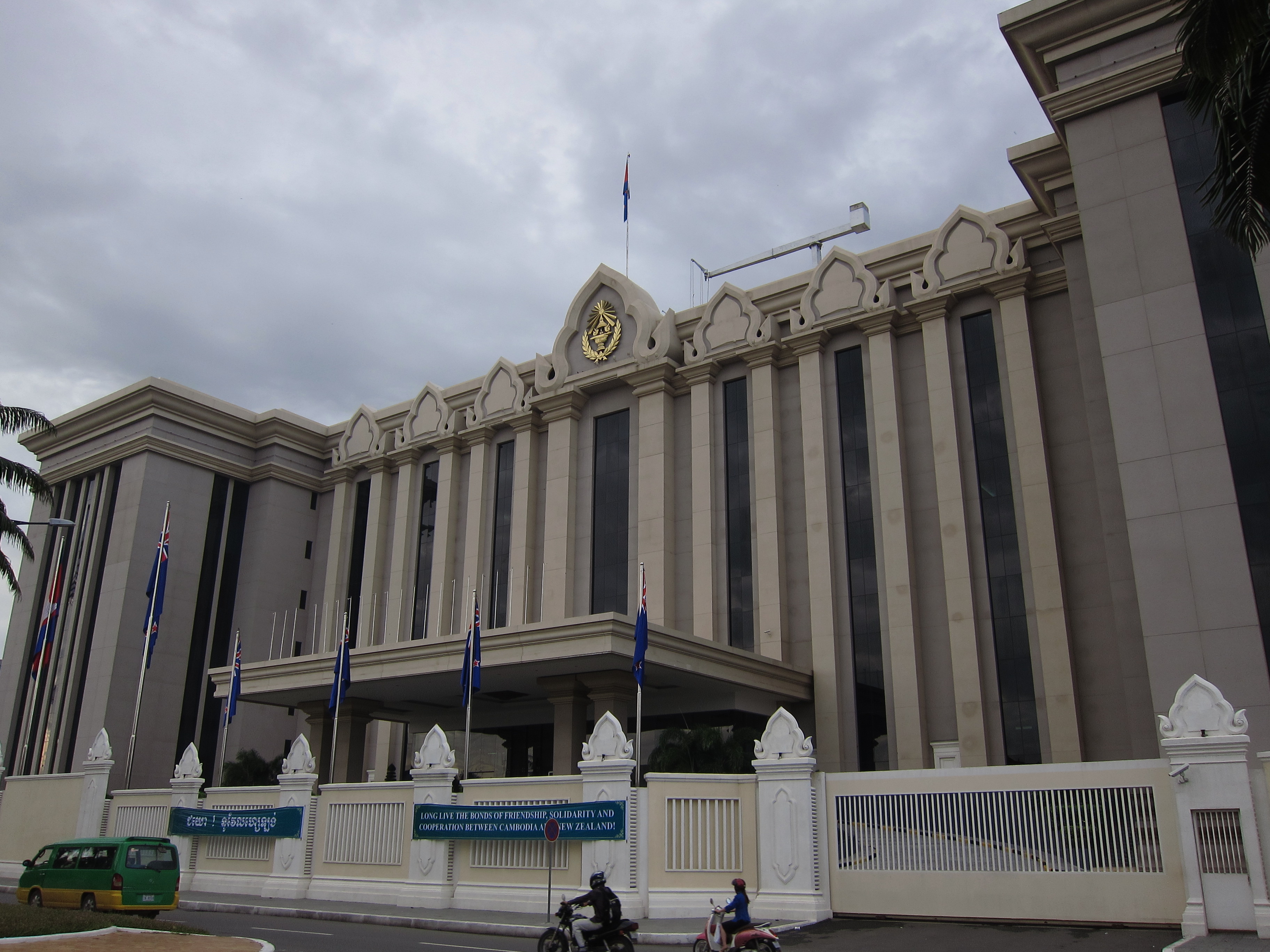 中国小伙在柬埔寨的视频,骑行去柬埔寨的小伙