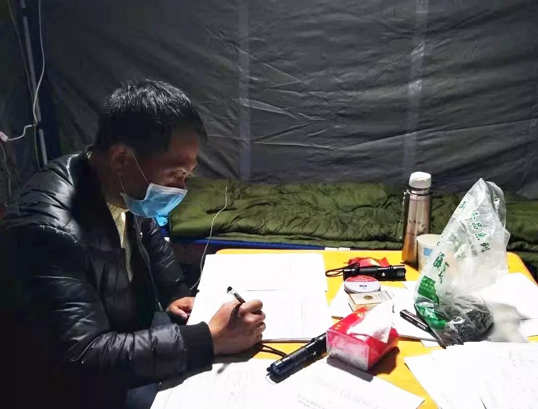 战疫一线党旗红,抗疫一线党旗红新罗篇