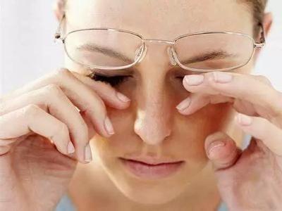 眼睛有刺痛感是怎么回事,眼睛见到强光有刺痛感