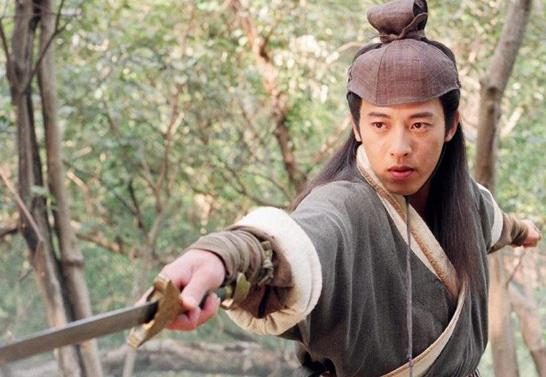 岳不群妻女,岳不群老婆宁中则扮演者