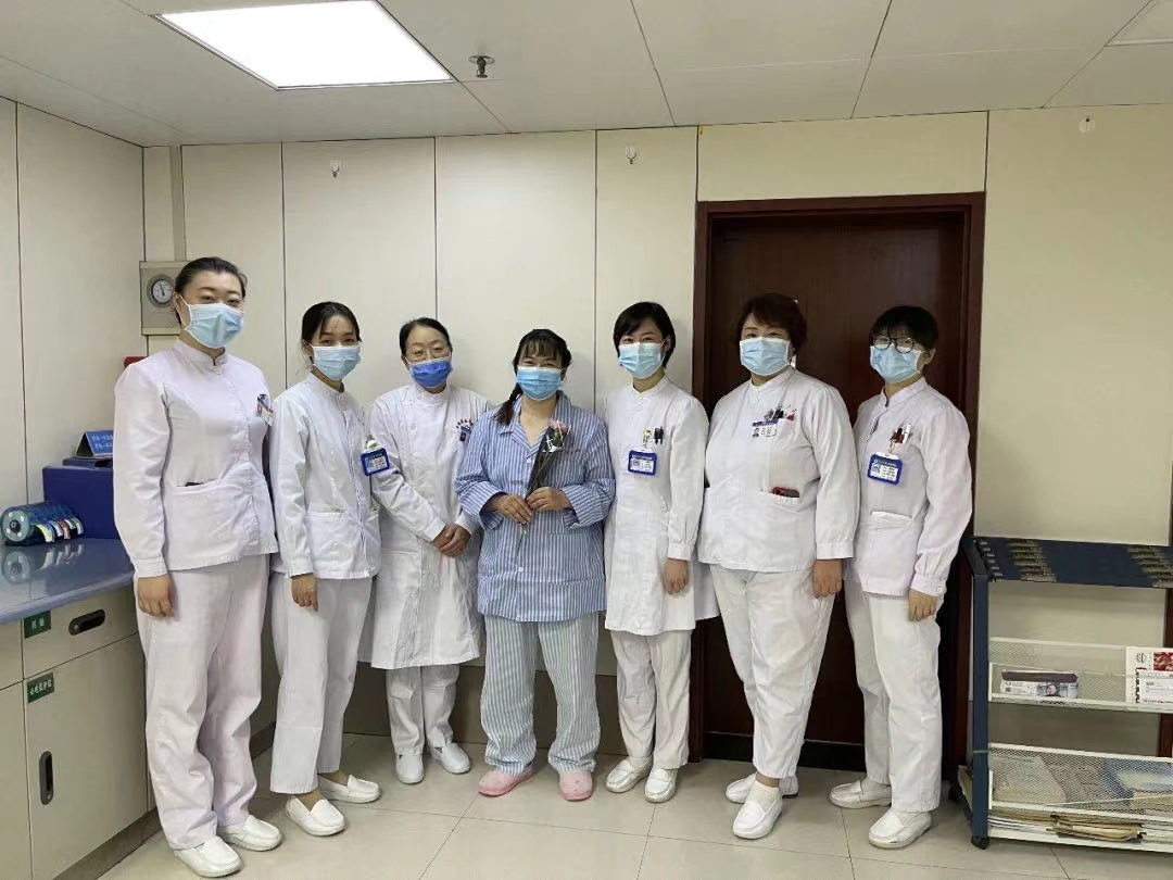 郑大二附院鲜花,患者送护士鲜花温暖三八节