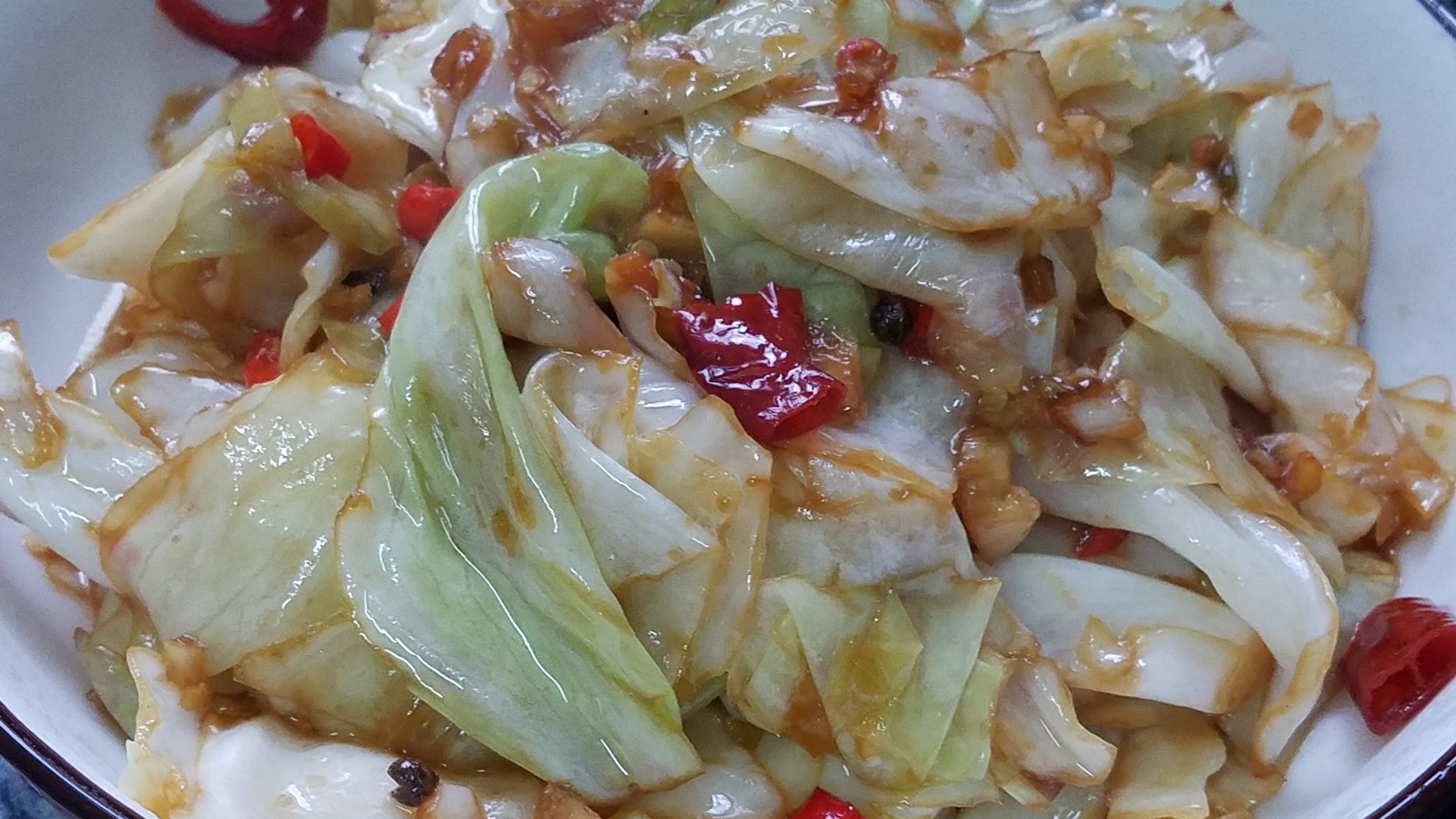 包菜怎样做好吃家常做法,包菜怎么做好吃又简单方便呢