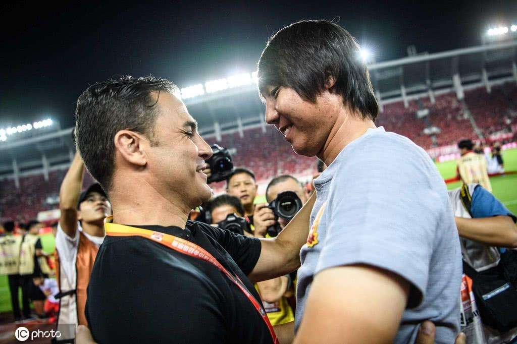 李铁谈高拉特国足,国足为何不让阿兰洛国富首发