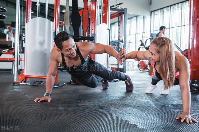 胸肌左右不对称怎么办,胸肌左右不平衡怎么办