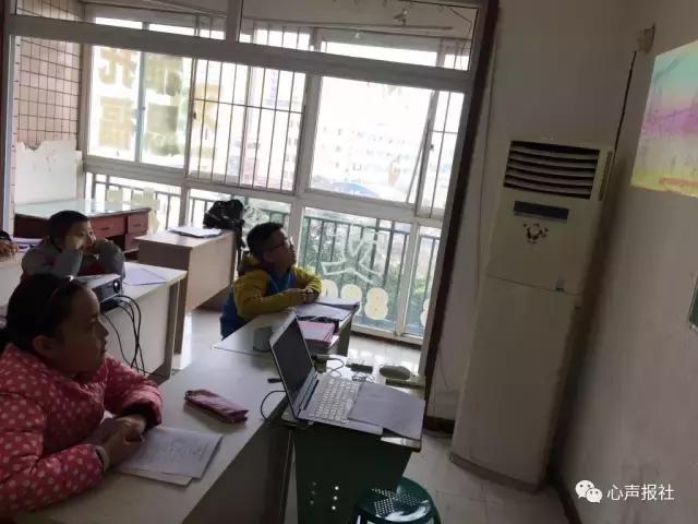 温暖一双手四年级作文,一双温暖的手作文600字