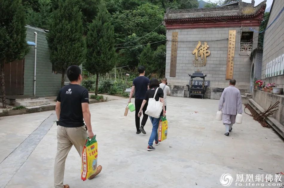 终南山端午供僧纪行:慧海公益带您走进神圣修行地