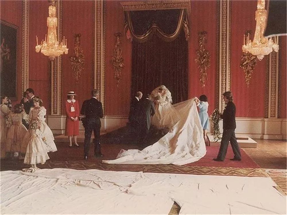 英国女王珠宝传奇,英国女王王冠上的宝石的传奇