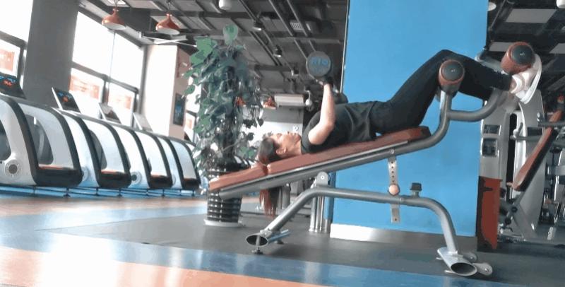 如何改善胸部下垂、外扩等问题？7个动作，让胸看起来挺拔、饱满