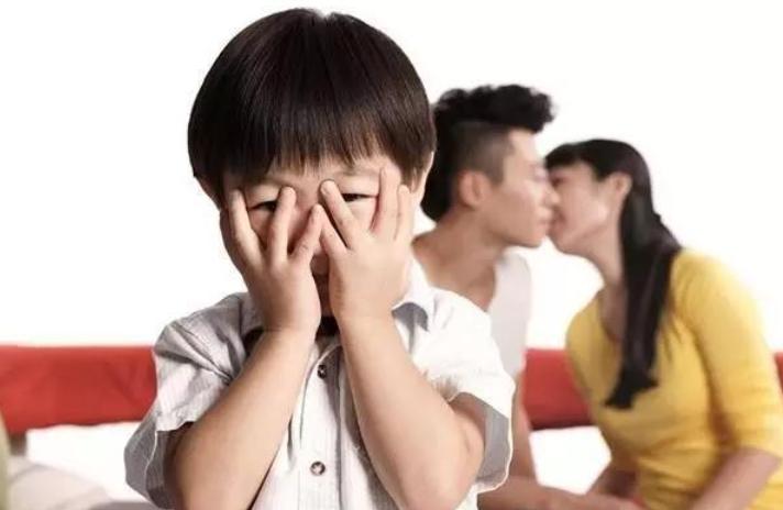 16岁女儿旅游后怀孕,父母大骂不知廉耻,性无知的锅谁来背