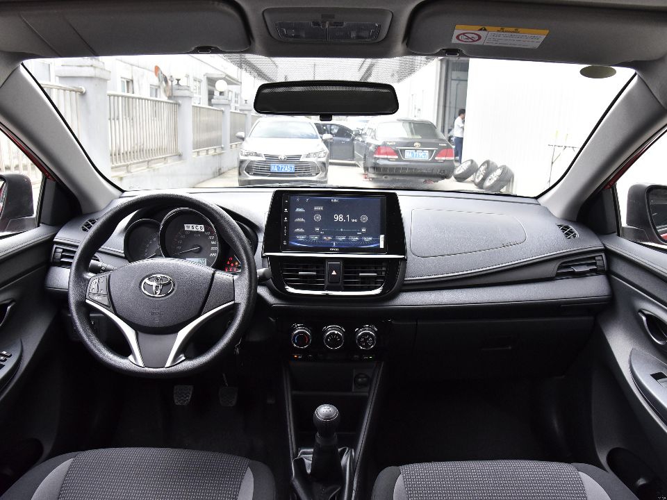 你们要的车来了,两厢小车四驱手动挡