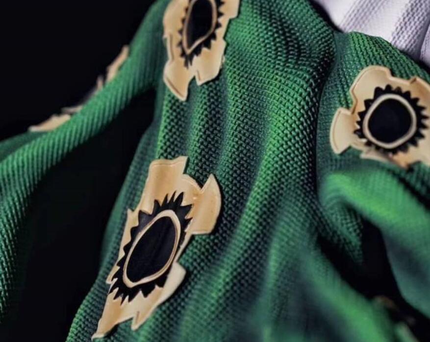 索隆对战鹰眼手办,索隆鹰眼山治路飞手办