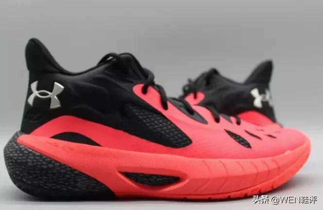 600块入手UA最强团队鞋！它居然不板砖了你敢信？