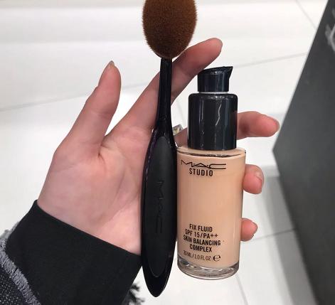 粉底液大牌推荐遮瑕,混油皮适合dw还是mac