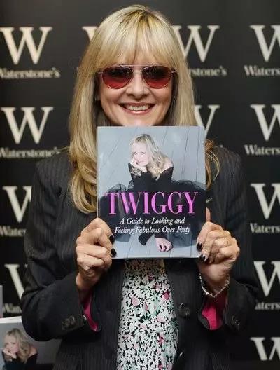 体重41kg的她，*翻推**了梦露性感丰腴的审美革命，成划时代流行符号