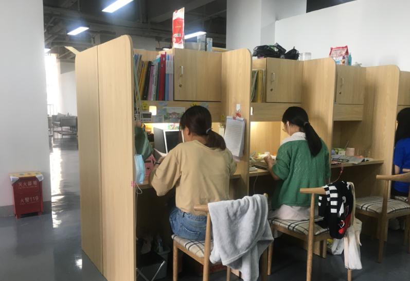 科研院读研和高校读研有啥区别?“含金量”不同,不用签约是关键