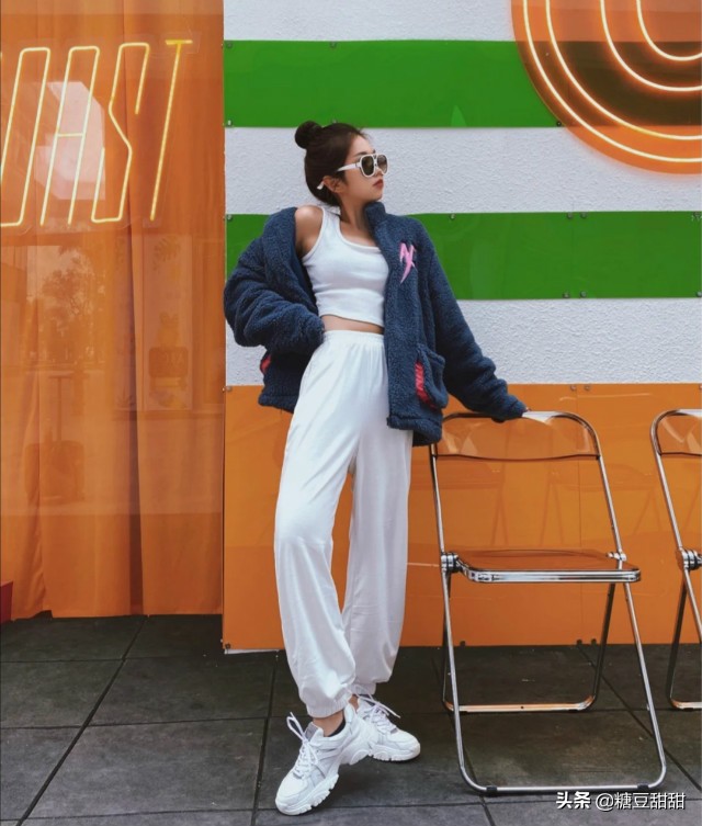 羊羔毛外套会显得很廉价吗,羊羔毛羽绒服是不是显得廉价