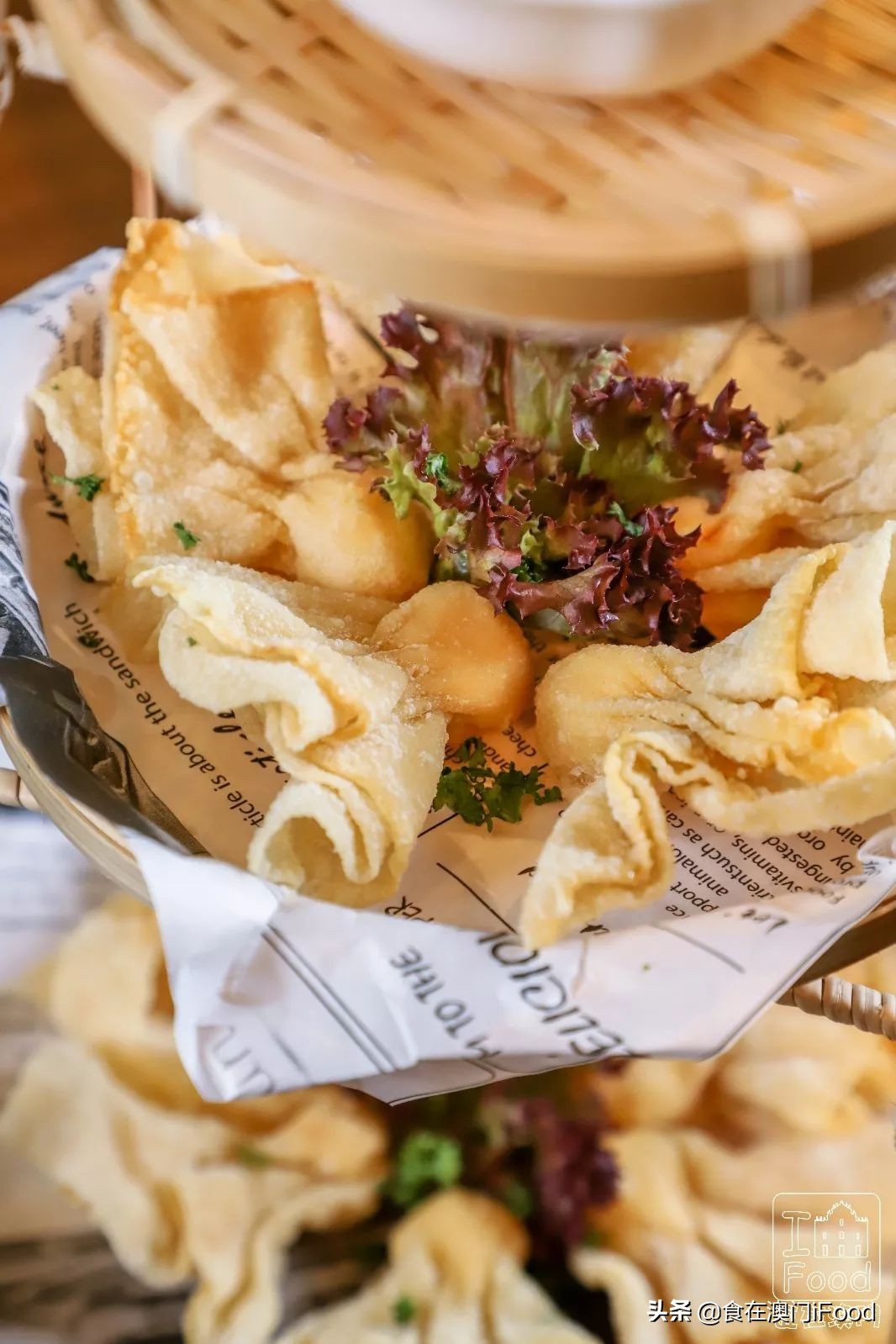 澳门探店|新马路有一家人气斜坡西餐厅!菠萝BB猪必吃