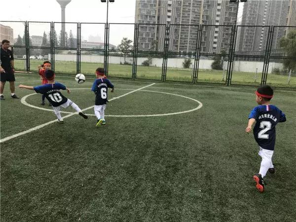 椋炴壃瓒崇悆鐩存挱,椋炴壃瓒崇悆璁粌鍩哄湴