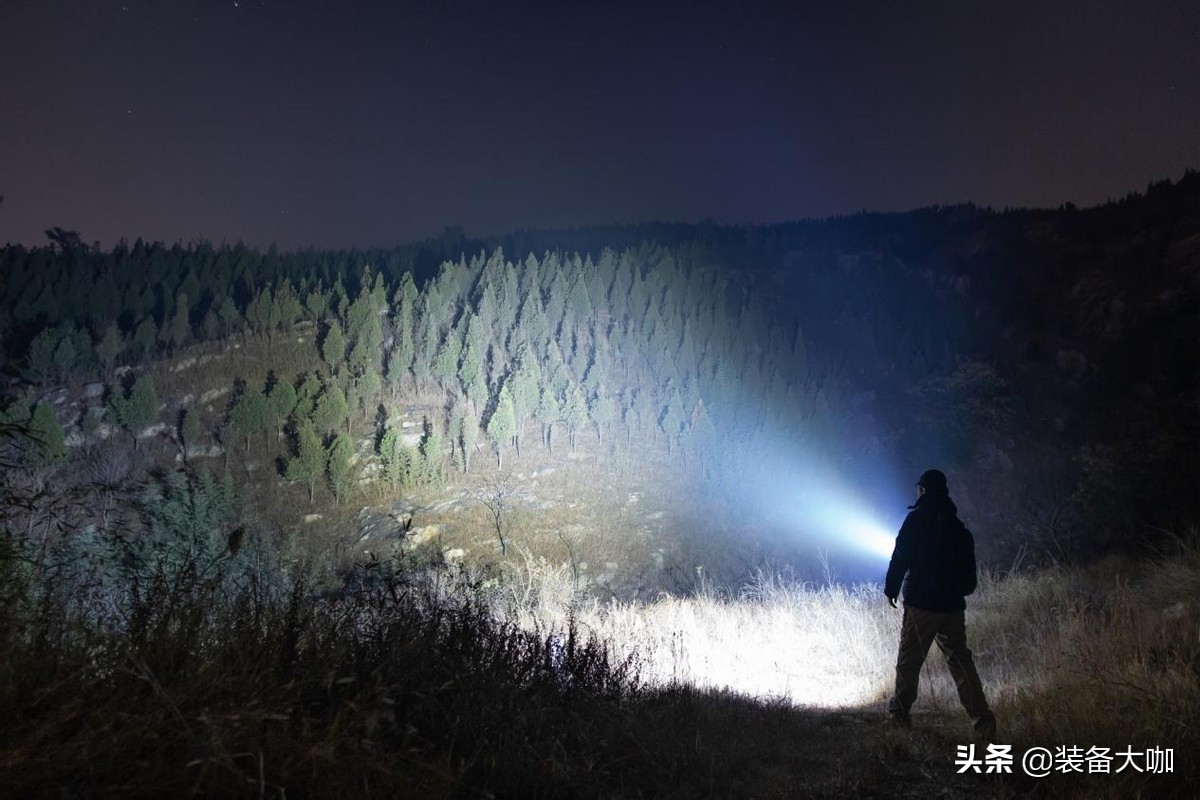 三眼小钢炮手电筒亮吗,三眼小钢炮强光