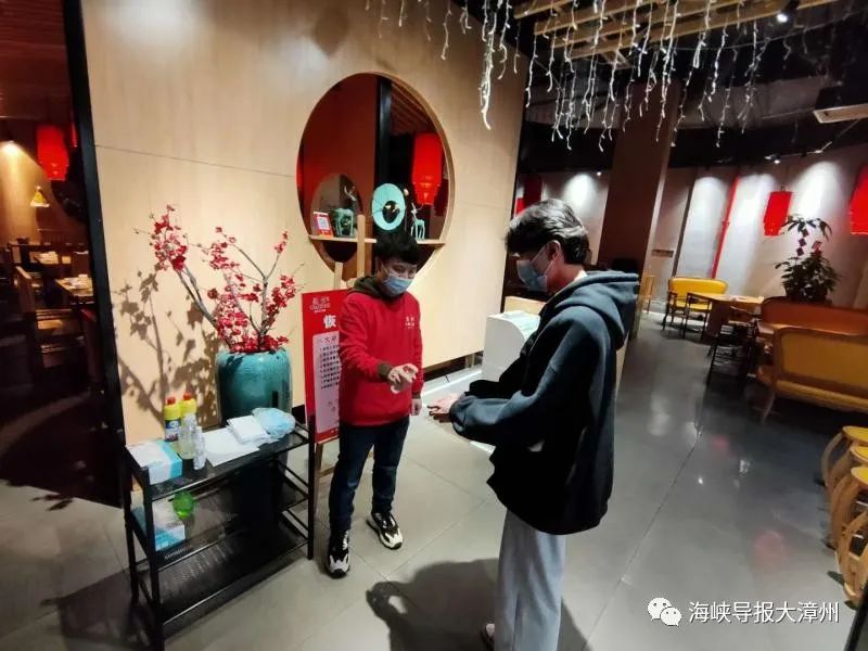 堂食恢复营业的店铺,堂食陆续开放