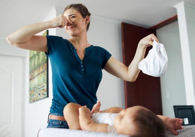 宝宝辅食添加过后便秘,添加辅食后宝宝拉的便便