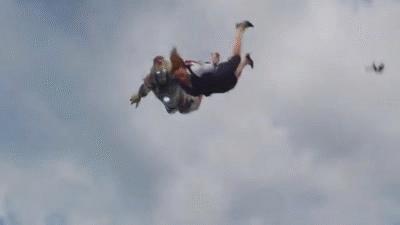 为什么客机不让用降落伞,为什么机长不愿意让乘客跳伞