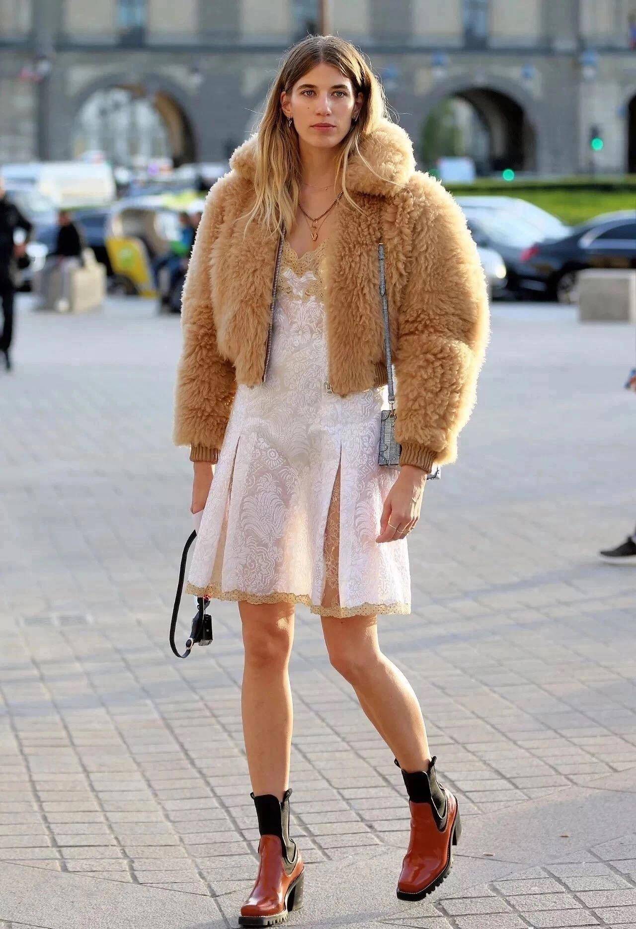 冬天女明星们衣服的穿搭,冬天穿大衣的时尚女人