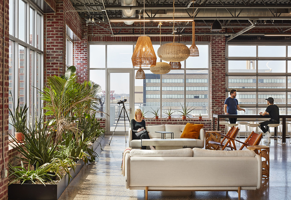 温暖工业风广告公司Fallon明尼阿波利斯办公设计欣赏