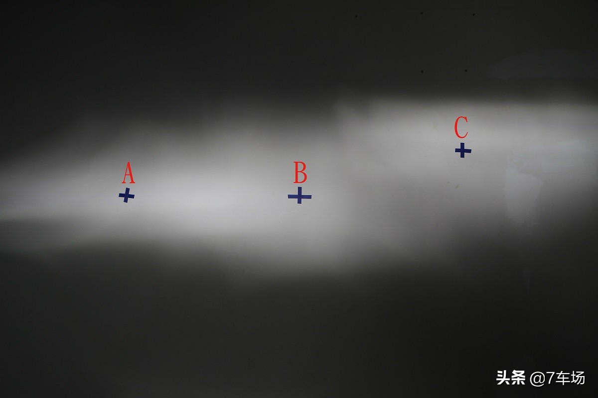 车灯如何选择灯泡,车灯改为led灯好还是卤素灯泡好