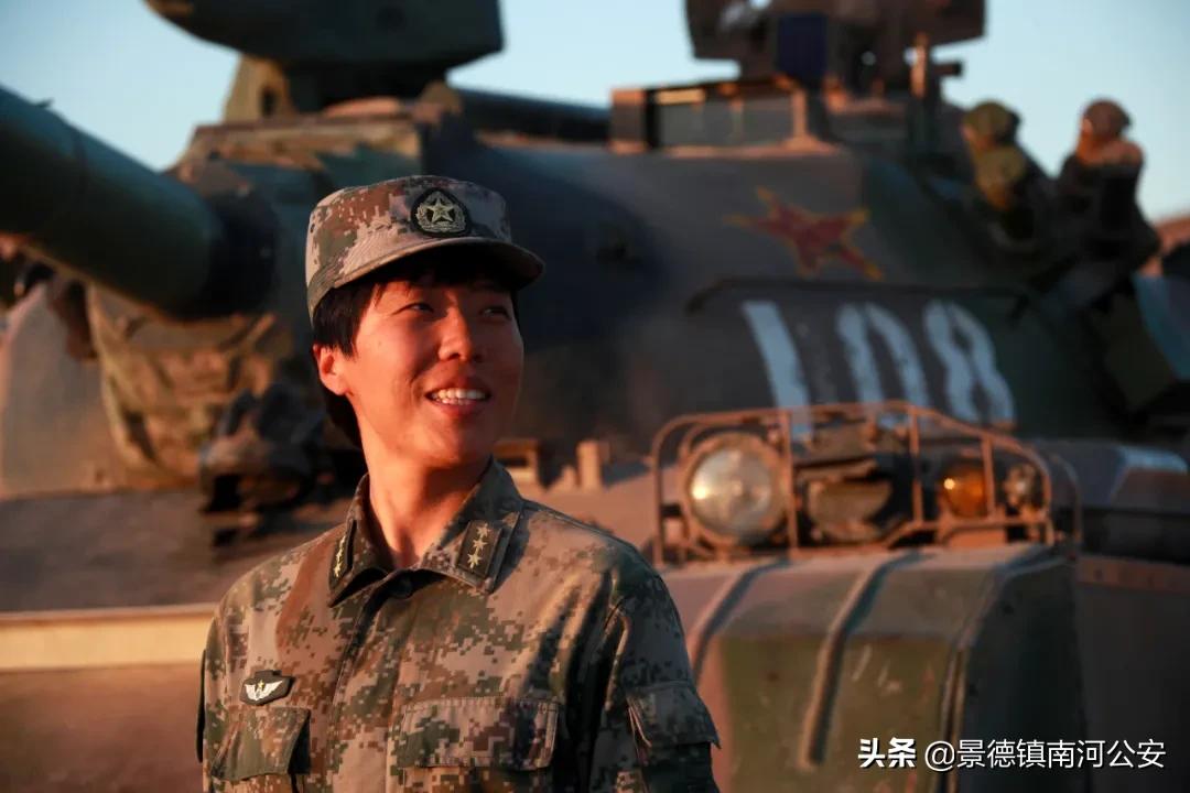 马和帕丽:“天山之花”,在铁甲洪流中绽放