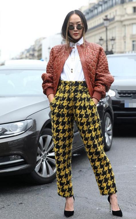 千鸟格再掀时尚潮流,穿对减龄提气质,再不是妈妈们的专属了