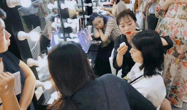 在学校怎么学好化妆技巧,化妆学校学的化妆技巧