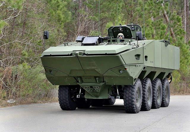 摩天大楼上面的机械怪兽,摩天大厦狂暴巨兽视频