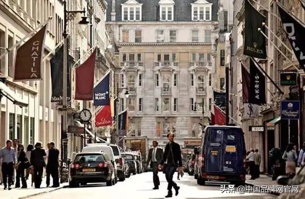 身价千亿帝国总裁,身价千亿的总裁到4s店买车