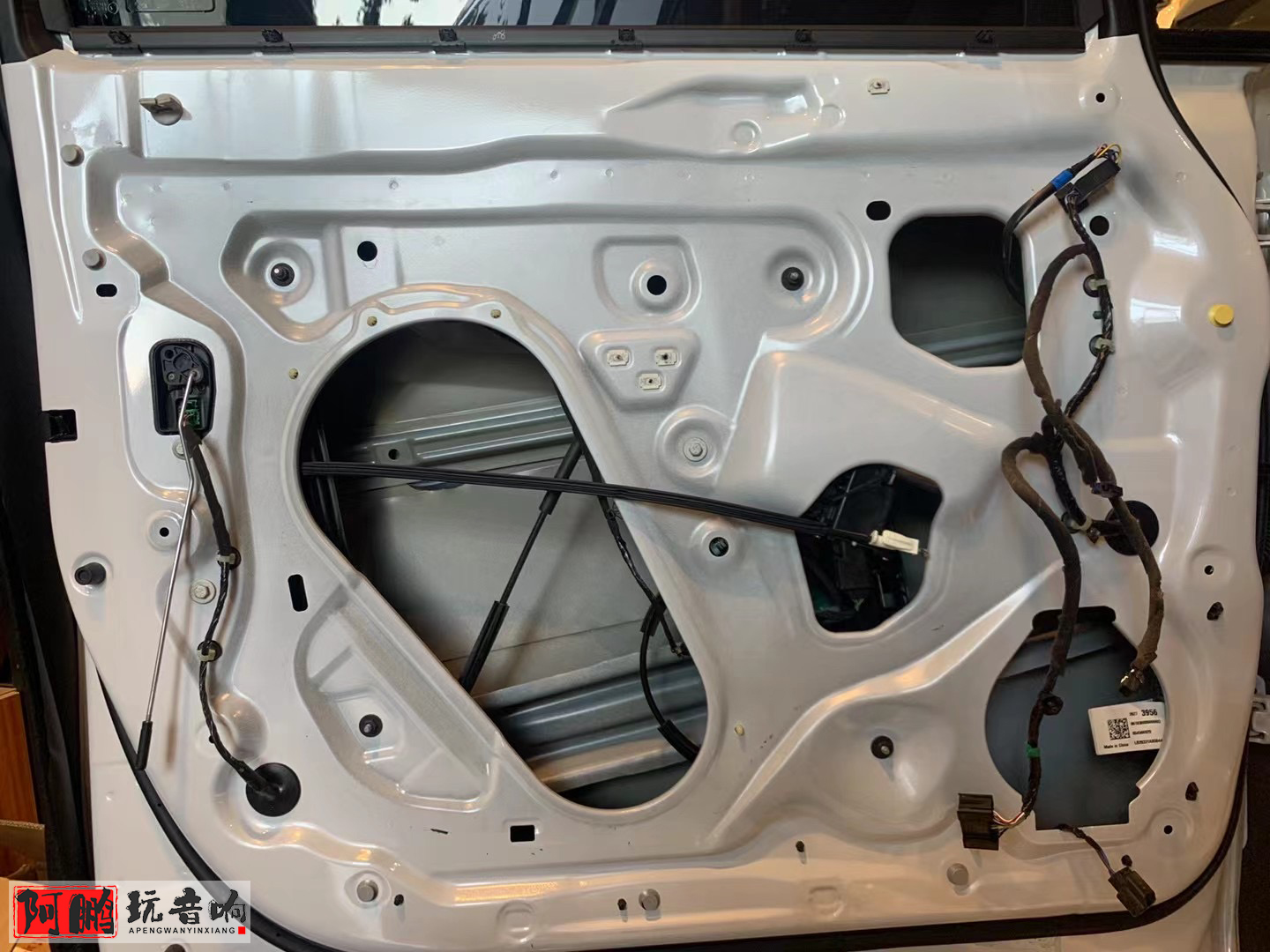 济南汽车别克gl8音响改装,别克gl8音响改装中置喇叭怎么拆卸