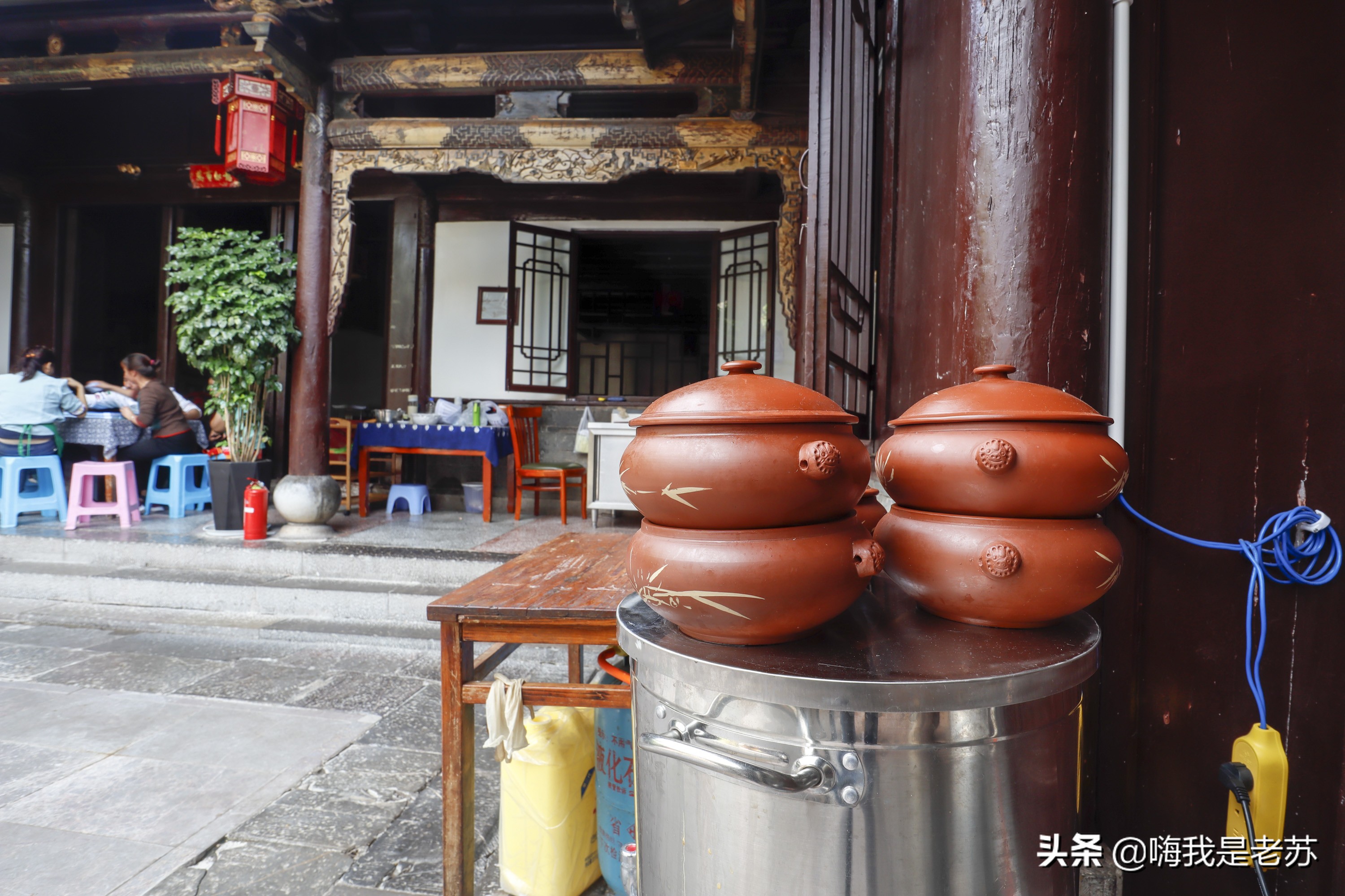 建水汽锅鸡放黑胡椒还是白胡椒,云南建水汽锅鸡怎样让汤更多