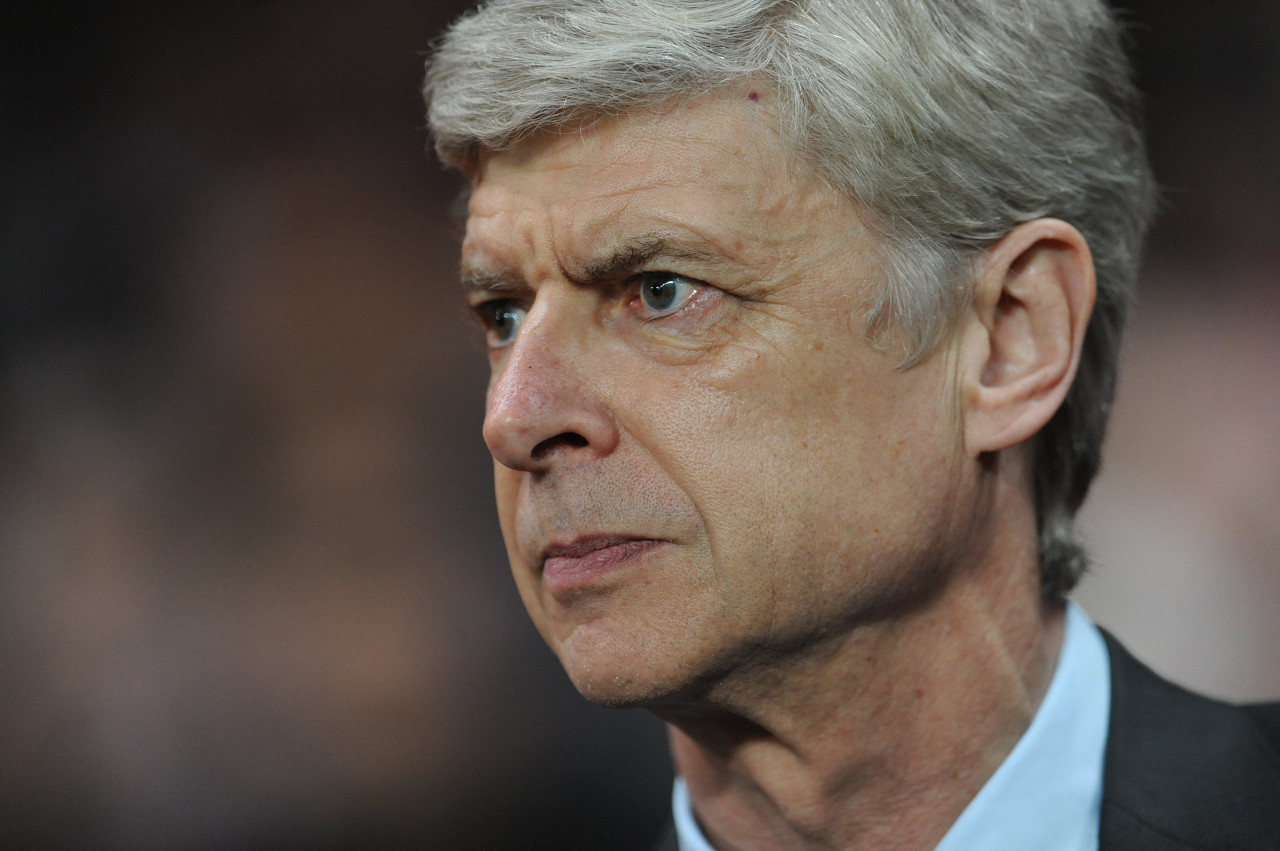 闃垮皵濉炵撼娓╂牸骞磋交,闃垮皵濉炵撼娓╂牸鍚涗复澶╀笅