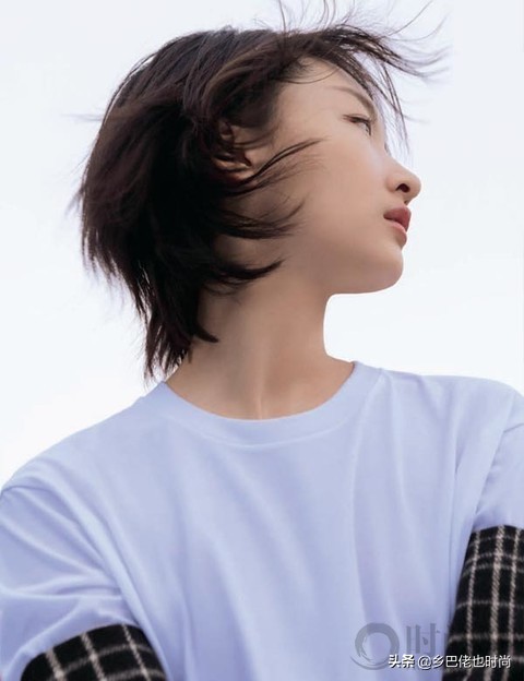 周冬雨被热议,周冬雨刚出道和张艺谋一起采访